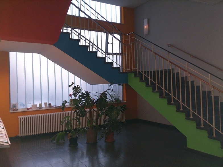 Hier gehts hinauf im UCW zu den S&auml;len. 